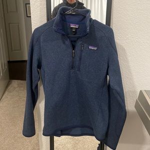 Patagonia quarter zip (mens small) excellent condition. Barely worn.